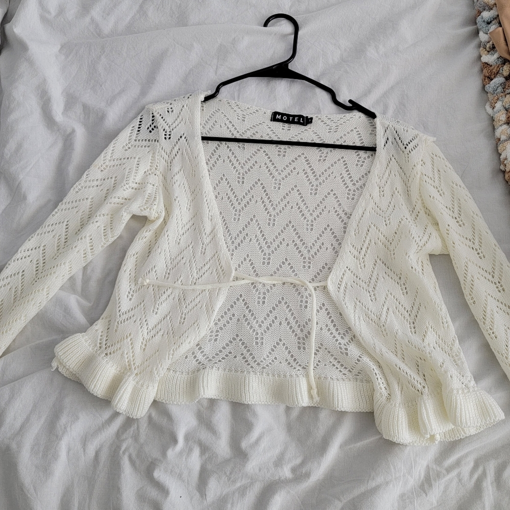 Motel Cutsey white shal cover up